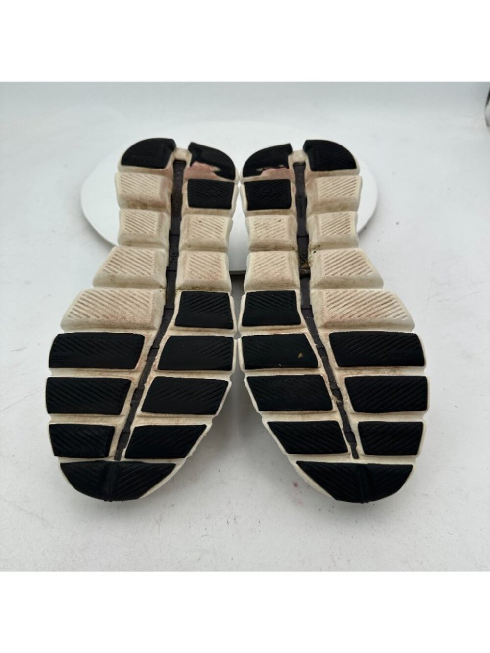 On Cloud X 3 Swiss Engineering Women Size 10  60.98697 White Black Shoes - Picture 8 of 11